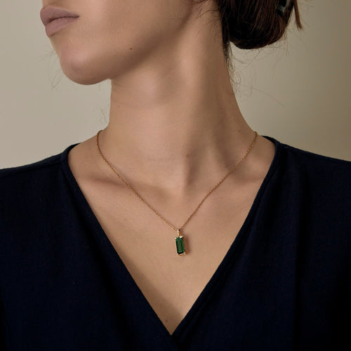 Pendente in oro giallo, tormalina verde e diamanti