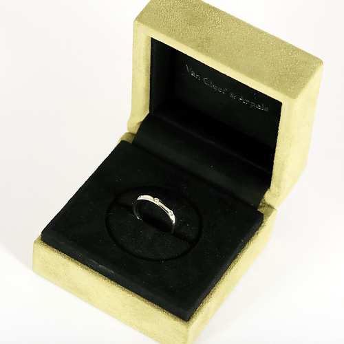 VAN-CLEEF-ARPELS - Tendrement Etoile - Fede nuziale in platino e diamante