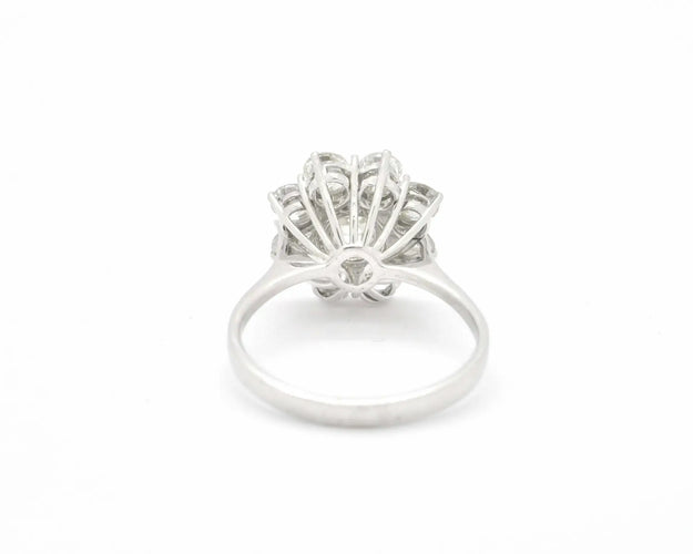 Bague Bague en or blanc avec un diamant central de 0,70 ct et des diamants d'accompagnement 58 Facettes 8056