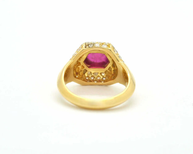 Bague Bague en or jaune 18 kt avec rubis cabochon 2,5 ct et diamants 58 Facettes 9865