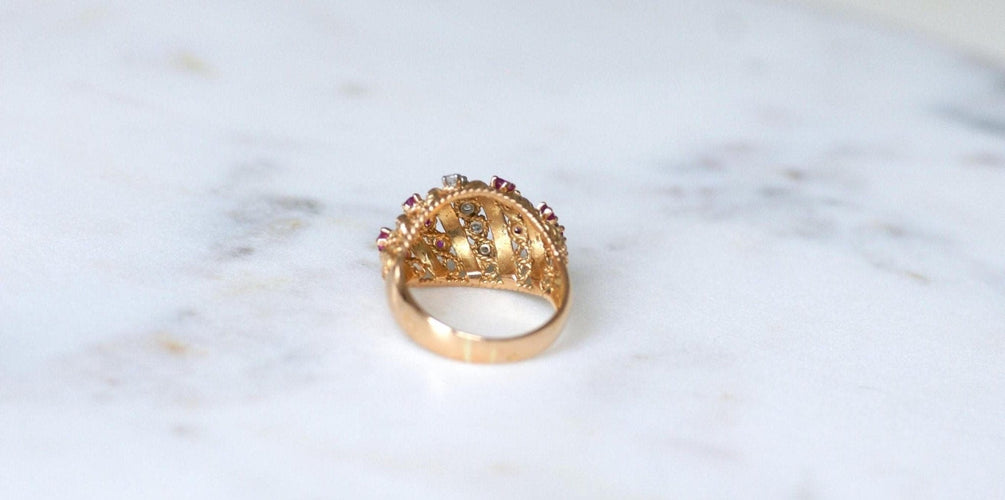 https://cdn.shopify.com/s/files/1/0075/4588/0666/files/bague-boule-torsade-diamants-et-rubis-sur-or-jaune-4530859.jpg?v=1758624724