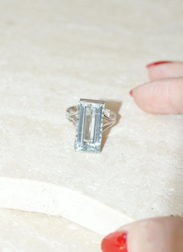 Ring 58 Rektangulær cocktailring med akvamarin 8,00 ct i 18k hvitt gull 58 Facettes
