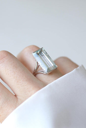 Ring 58 Rektangulær cocktailring med akvamarin 8,00 ct i 18k hvitt gull 58 Facettes