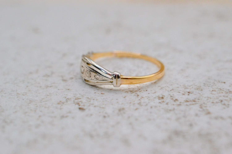 Prsten 52 Prsten jonc Poloviční věčnostní prsten ze žlutého a bílého 18karátového zlata a diamanty 58 Facettes 3802