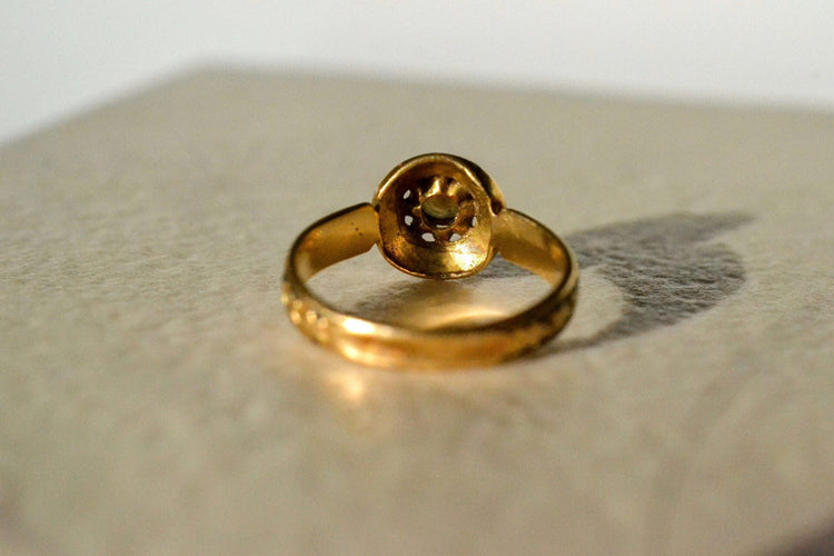 Ring 44 Starry enameled ring in 18-carat yellow gold and pearl 58 Facettes 3890