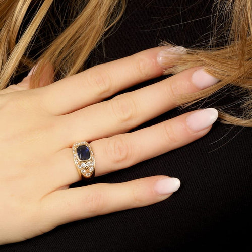 Bague 50 Bague jonc dôme en or jaune 750 avec saphir coussin et diamants 58 Facettes OC-61100174