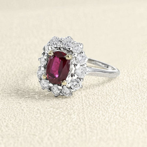 Bague 52 Bague en or blanc 18 carats avec rubis ovale et diamants 58 Facettes OC-61200079