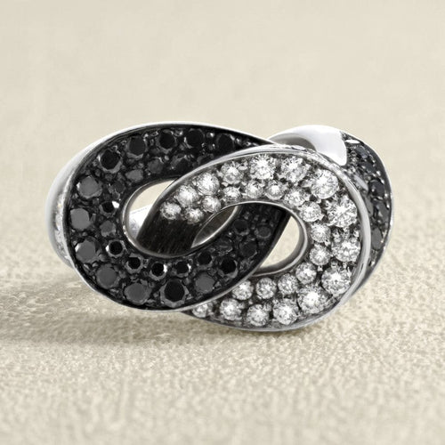 Bague 53 Bague en or gris avec diamants noirs et blancs 58 Facettes 61E00437