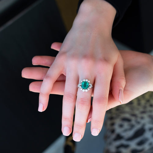 Bague 53 Bague en or gris 18 carats avec émeraude de Colombie et diamants 58 Facettes 61300039