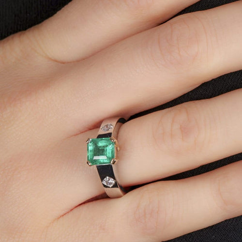 Bague 54 Bague en or gris et jaune 18 carats avec émeraude et diamants 58 Facettes OC-61300089
