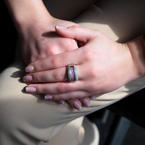 Bague 54 Bague en or gris 750 avec saphirs et diamants 58 Facettes 61100002