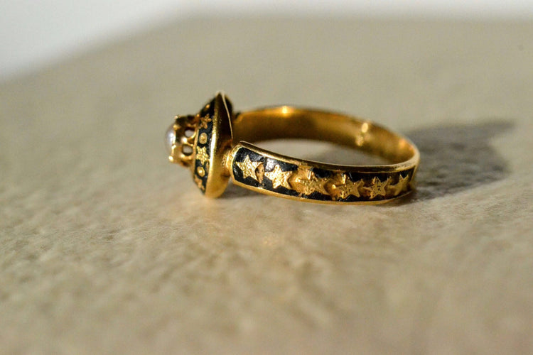 Ring 44 Starry enameled ring in 18-carat yellow gold and pearl 58 Facettes 3890