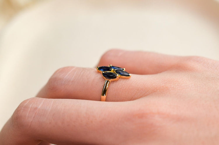 Ring 56 Ring - Marquise-cut sapphire ring in 18-carat yellow gold 58 Facettes 3765