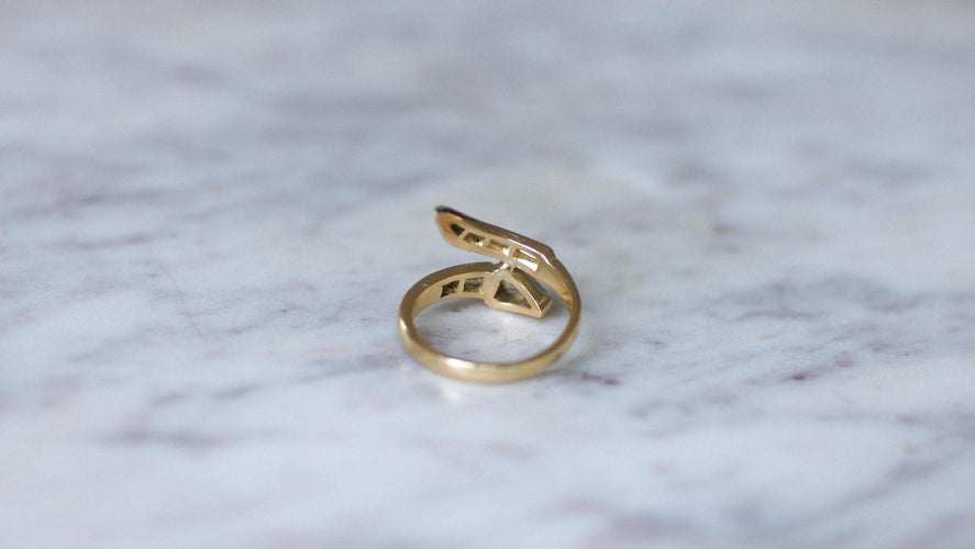 https://cdn.shopify.com/s/files/1/0075/4588/0666/files/bague-serpent-diamants-superman-et-trapeze-sur-or-jaune-840161.jpg?v=1739836439