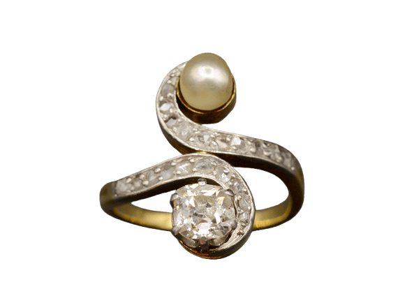 Bague 44 Bague ancienne Toi et Moi en or jaune et diamants, perle fine 58 Facettes A10366