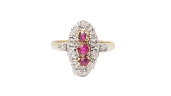 Bague 55 Bague ovale en or jaune 18 kt rubis de Verneuil et diamants 58 Facettes 32780