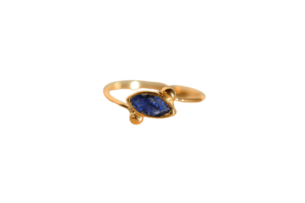 Ring 50 Marquise-shaped ring in 18-carat yellow gold and sapphire 58 Facettes 3779