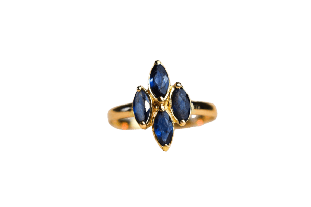 Ring 56 Ring - Marquise-cut sapphire ring in 18-carat yellow gold 58 Facettes 3765