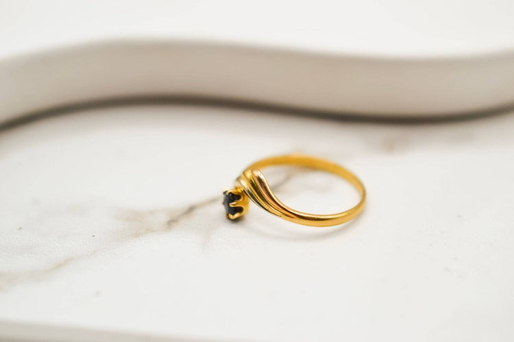 Пръстен 55 Пръстен с крилат декор от жълто злато 18к и сапфир 58 Facettes 3804