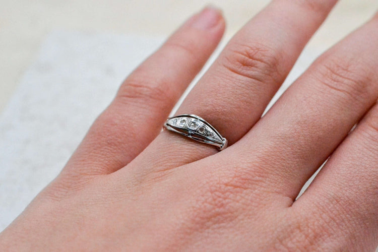 Prsten 52 Prsten jonc Poloviční věčnostní prsten ze žlutého a bílého 18karátového zlata a diamanty 58 Facettes 3802