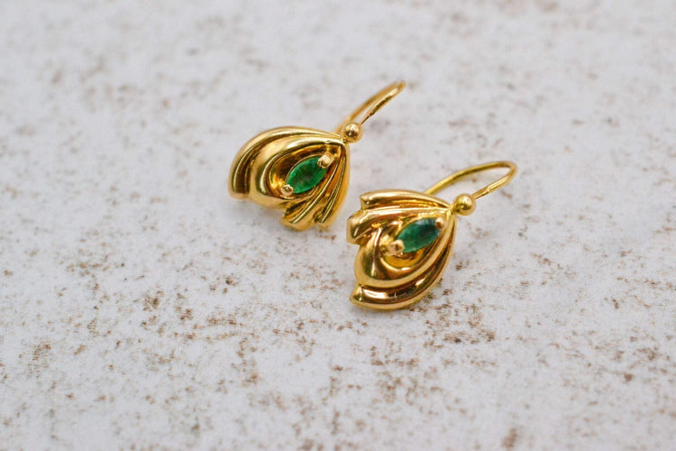 Earrings Marquise emerald earrings Sleepers earrings in 18-carat yellow gold 58 Facettes 3835
