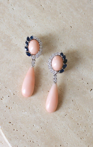 https://cdn.shopify.com/s/files/1/0075/4588/0666/files/boucles-doreilles-corail-peau-dange-diamants-saphirs-or-blanc-812932.jpg?v=1722019361