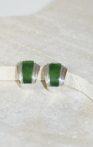 https://cdn.shopify.com/s/files/1/0075/4588/0666/files/boucles-doreilles-puiforcat-par-andre-vassort-jade-sur-or-et-Сребро-368378.jpg?v=1741093279