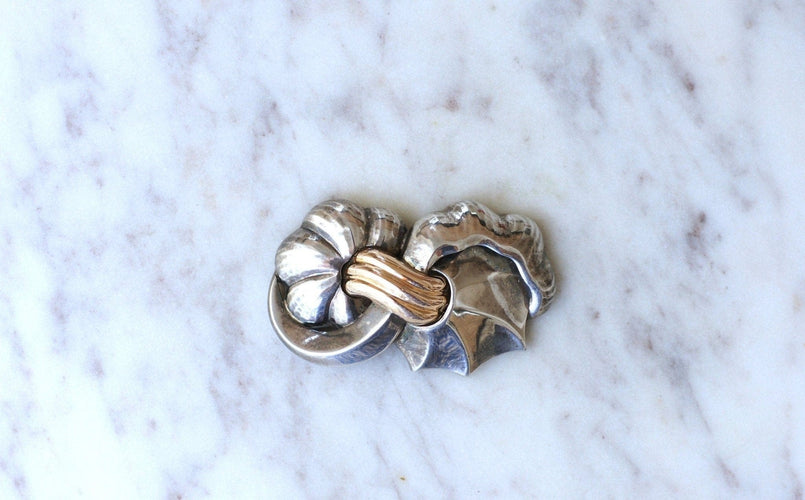 https://cdn.shopify.com/s/files/1/0075/4588/0666/products/broche-vintage-abstraite-or-rose-et-Silver-148678.jpg?v=1662193078