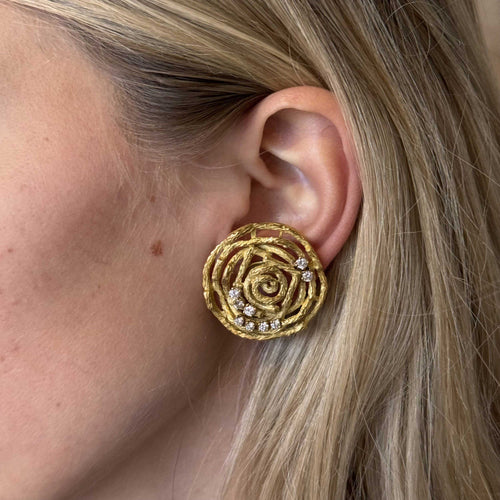 Boucles d'oreilles Chaumet - Boucles d’oreilles clips en or jaune 18K et diamants 58 Facettes 22825