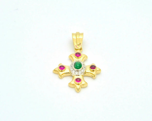 Pendentif Pendentif croix en or jaune 18 kt, émeraude, rubis et diamants 58 Facettes 8373