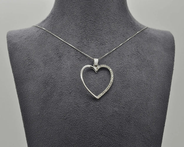 Collier Collier - Pendentif cœur en or blanc 18 ct et diamants 0,38 ct 58 Facettes 10433