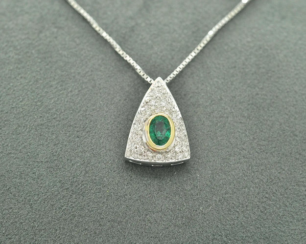 Collier Collier - Pendentif en or blanc 18 ct avec émeraude 0,40 ct et diamants 58 Facettes 10178