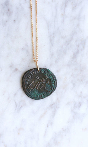 https://cdn.shopify.com/s/files/1/0075/4588/0666/products/collier-pendentif-piece-romaine-diocletien-976055.jpg?v=1653591020