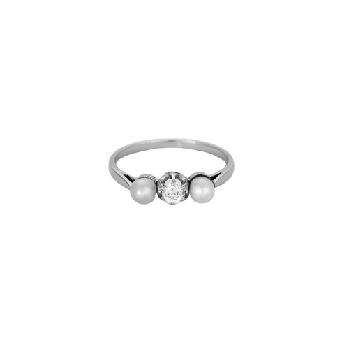 Bague 55 Bague ancienne trilogie 1 diamant et 2 perles 58 Facettes