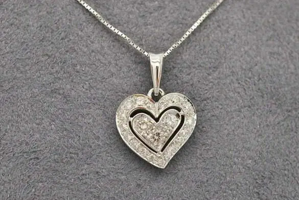 Collier Collier - Pendentif cœur en or blanc 18 ct et diamants naturels 0,65 ct 58 Facettes 10267