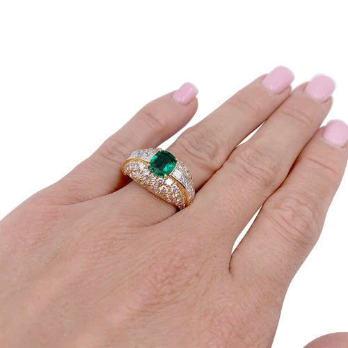 Bague 54 Bague en or jaune sertie d’une émeraude coussin et diamants 58 Facettes 32324