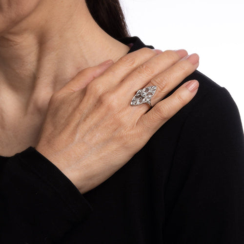 Bague 49 Bague ancienne édouardienne navette en platine 900 et diamants 58 Facettes G12365