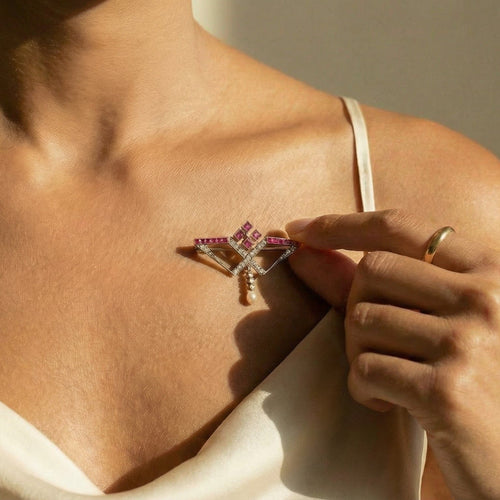 750 ayar sarı altından antika Brosche saat, yakutlar, elmaslar ve inci ile 58 Facettes