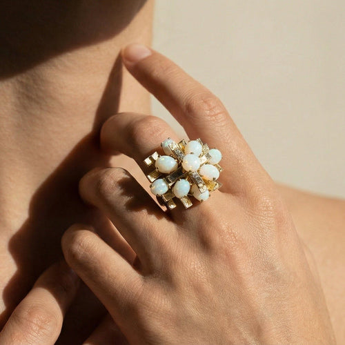 Bague 58.5 Bague en or jaune 14 carats avec 9 opales cabochon 58 Facettes 2992