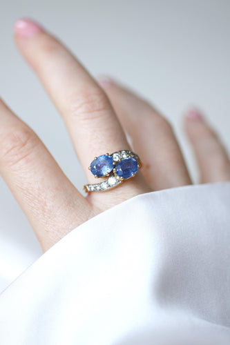 57号戒指，Toi & Moi号戒指，采用黄金和白金材质，并镶嵌锡兰蓝宝石58 Facettes