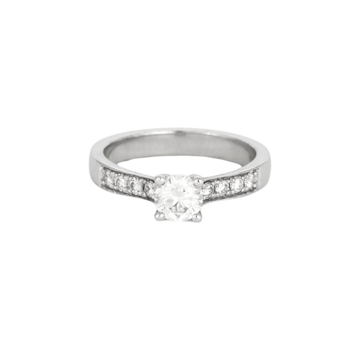 White gold solitaire adorned with diamonds
