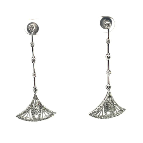 Boucles d'oreilles Boucles d'oreilles pendantes en or blanc 14 carats et diamants 58 Facettes UN0126