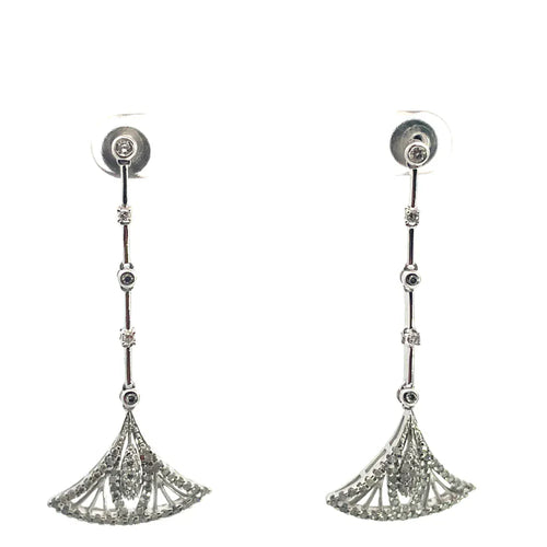 Boucles d'oreilles Boucles d'oreilles pendantes en or blanc 14 carats et diamants 58 Facettes UN0126