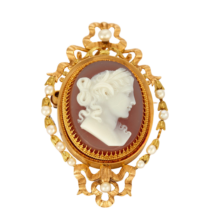 Yellow gold brooch cameo chalcedony and pearls
