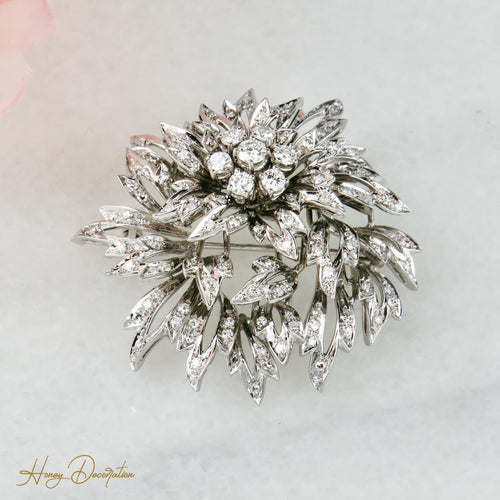 Pendentif Broche/Pendentif - Motif fleur en or blanc et diamants 2,4 ct 58 Facettes 1840