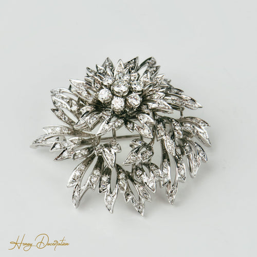 Pendentif Broche/Pendentif - Motif fleur en or blanc et diamants 2,4 ct 58 Facettes 1840