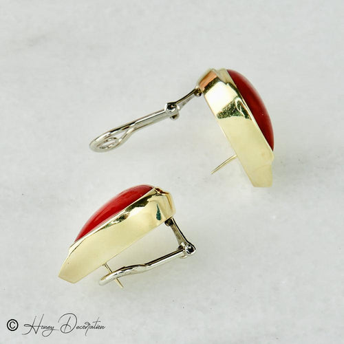 Boucles d'oreilles Boucles d’oreilles à clips en or jaune 18 carats avec corail et diamants 58 Facettes 1850