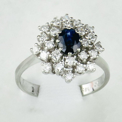 Ring 56,5. Ring i 14K vitt guld med safir 0,60 ct och diamanter 58 Facettes 2189
