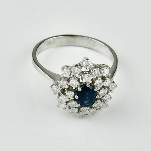 Ring 56,5. Ring i 14K vitt guld med safir 0,60 ct och diamanter 58 Facettes 2189