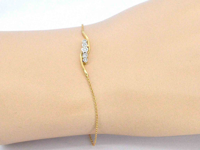 Bracelet Bracelet en or jaune avec diamants sertis en rang 58 Facettes 2361